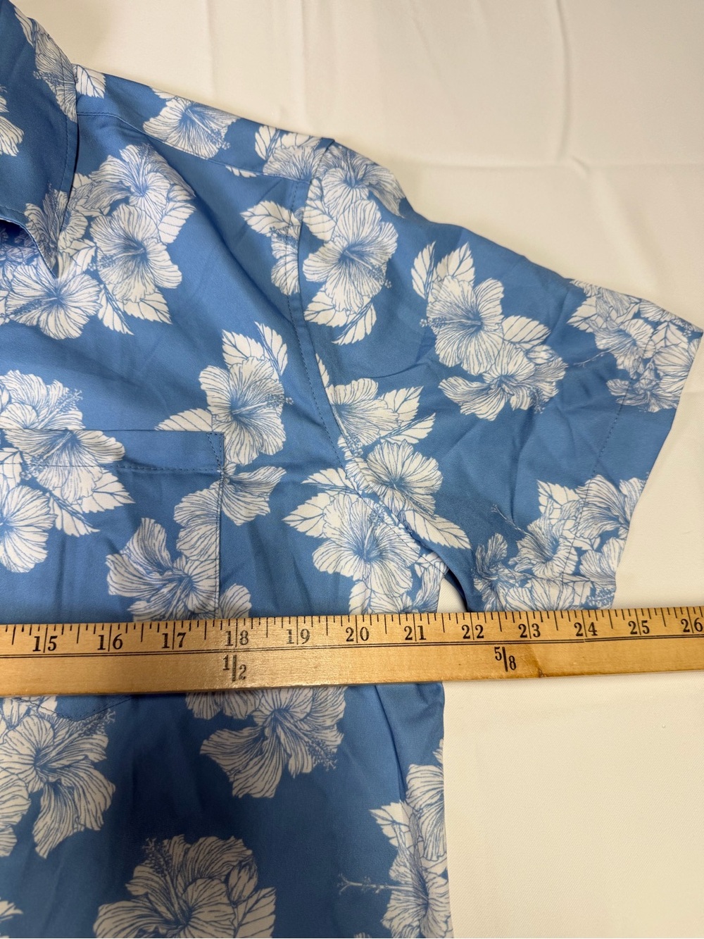 Casual Blue Floral Short-Sleeve Button-Down Shirt -Medium - Picture 13 of 16